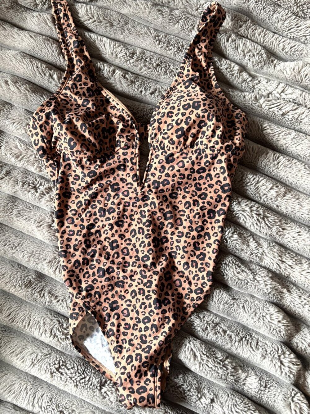 Shade & Shore leopard print plunge one piece swimsuit Target NWT size M